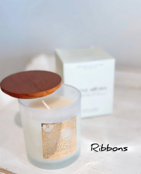 شمع لون ابيض  white gardenia